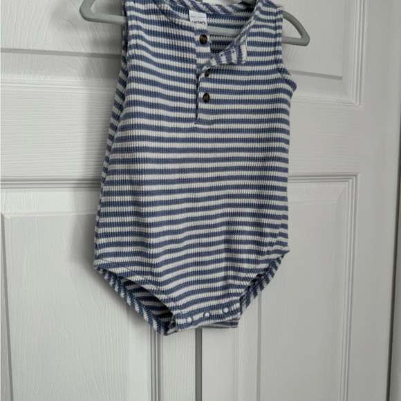 Baby boy Henley onesie - Picture 2 of 3